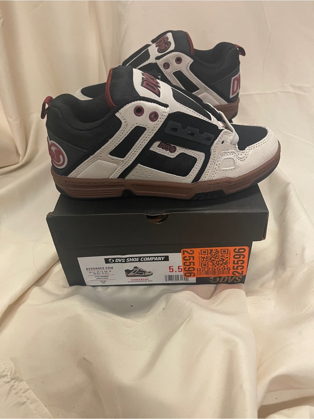 DVS Men’s White Black Red with Brown Soles Skate Sneakers Size 5.5